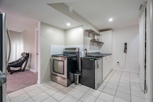 4803 Brockington Road Nw, Calgary, AB - Indoor Photo Showing Kitchen