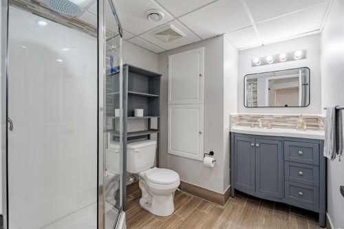 4803 Brockington Road Nw, Calgary, AB - Indoor Photo Showing Bathroom