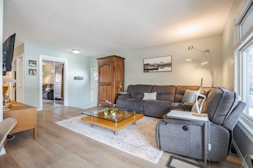 4803 Brockington Road Nw, Calgary, AB - Indoor Photo Showing Living Room