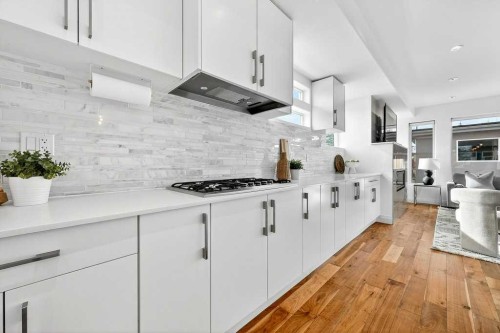 4504 37 Avenue Sw, Calgary, AB - Indoor Photo Showing Kitchen With Upgraded Kitchen