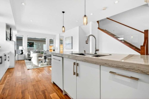 4504 37 Avenue Sw, Calgary, AB - Indoor Photo Showing Kitchen With Double Sink With Upgraded Kitchen
