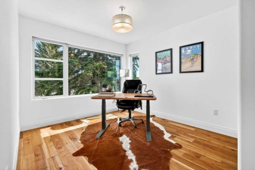 4504 37 Avenue Sw, Calgary, AB - Indoor Photo Showing Office