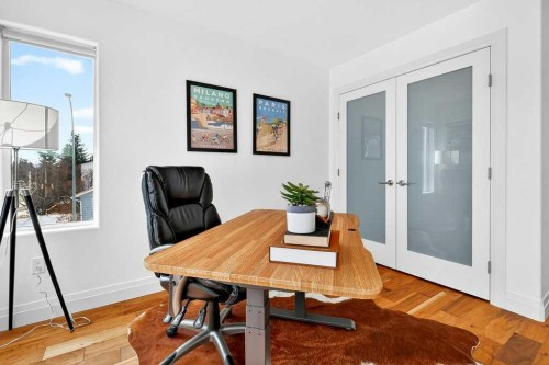 4504 37 Avenue Sw, Calgary, AB - Indoor