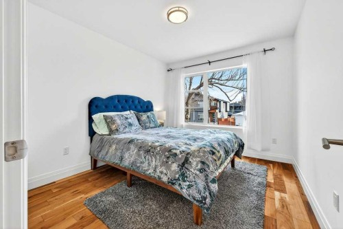 4504 37 Avenue Sw, Calgary, AB - Indoor Photo Showing Bedroom
