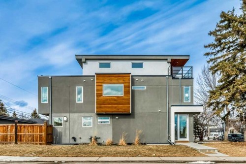 4504 37 Avenue Sw, Calgary, AB - Outdoor