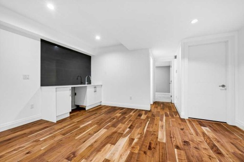 4504 37 Avenue Sw, Calgary, AB - Indoor Photo Showing Other Room