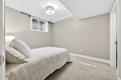 4504 37 Avenue Sw, Calgary, AB - Indoor Photo Showing Bedroom