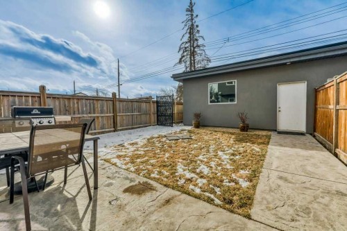 4504 37 Avenue Sw, Calgary, AB - Outdoor