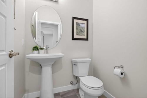 218 Riviera View, Cochrane, AB - Indoor Photo Showing Bathroom