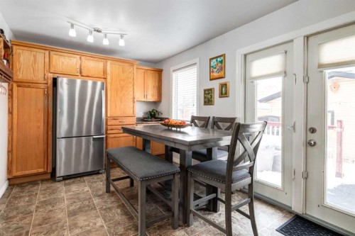 955 Erin Woods Drive Se, Calgary, AB - Indoor Photo Showing Dining Room