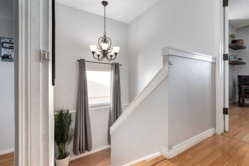 955 Erin Woods Drive Se, Calgary, AB - Indoor Photo Showing Other Room