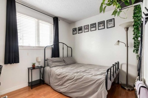 955 Erin Woods Drive Se, Calgary, AB - Indoor Photo Showing Bedroom