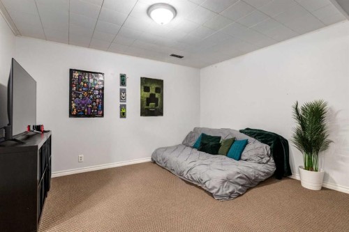 955 Erin Woods Drive Se, Calgary, AB - Indoor Photo Showing Bedroom