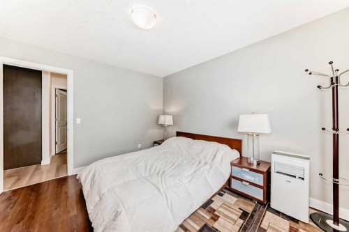 143-300 Marina Drive, Chestermere, AB - Indoor Photo Showing Bedroom