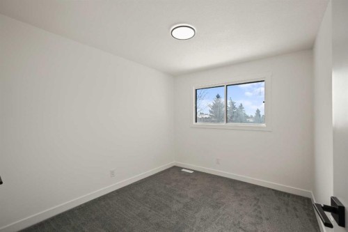 6404 24 Avenue Ne, Calgary, AB - Indoor Photo Showing Other Room