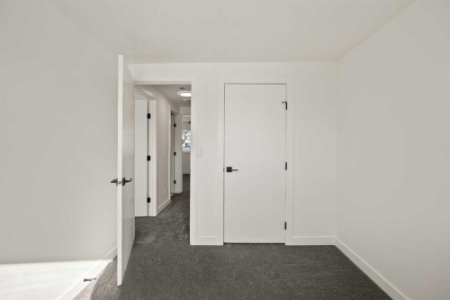 6404 24 Avenue Ne, Calgary, AB - Indoor Photo Showing Other Room