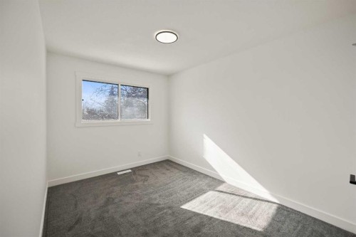 6404 24 Avenue Ne, Calgary, AB - Indoor Photo Showing Other Room