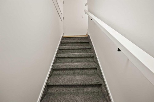 6404 24 Avenue Ne, Calgary, AB - Indoor Photo Showing Other Room