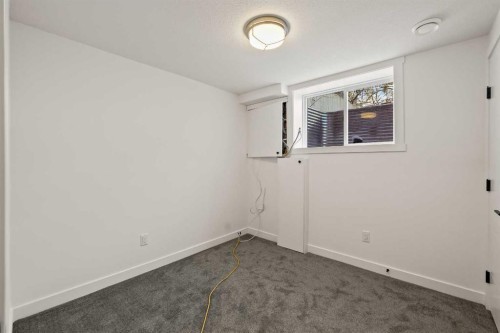 6404 24 Avenue Ne, Calgary, AB - Indoor Photo Showing Other Room