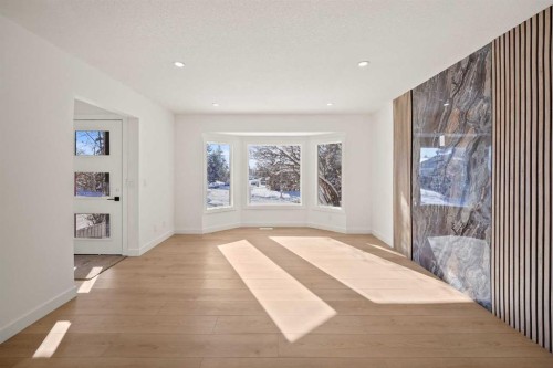 6404 24 Avenue Ne, Calgary, AB - Indoor Photo Showing Other Room