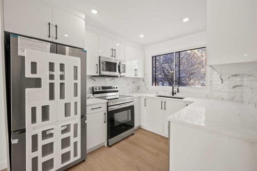 6404 24 Avenue Ne, Calgary, AB - Indoor Photo Showing Kitchen