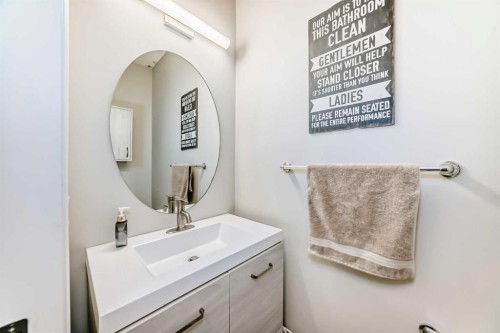 234 Legacy Mews Se, Calgary, AB - Indoor Photo Showing Bathroom