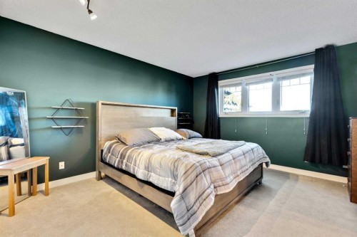 224 Macewan Ridge Close Nw, Calgary, AB - Indoor Photo Showing Bedroom