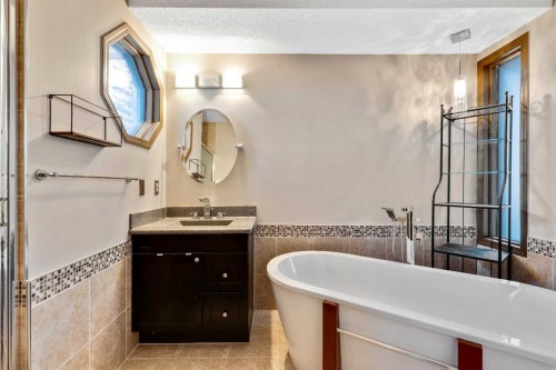 224 Macewan Ridge Close Nw, Calgary, AB - Indoor Photo Showing Bathroom