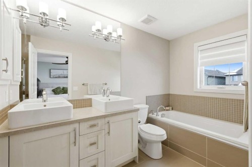 230 Quarry Park Boulevard Se, Calgary, AB - Indoor Photo Showing Bathroom