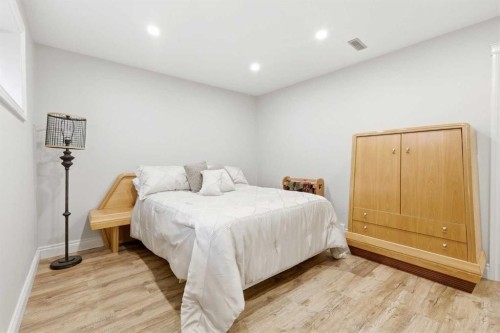 230 Quarry Park Boulevard Se, Calgary, AB - Indoor Photo Showing Bedroom