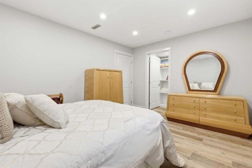230 Quarry Park Boulevard Se, Calgary, AB - Indoor Photo Showing Bedroom