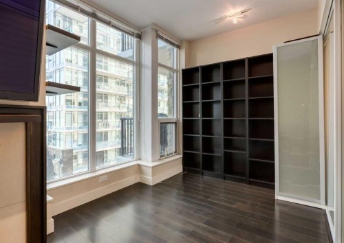 414-222 Riverfront Avenue Sw, Calgary, AB - Indoor Photo Showing Other Room