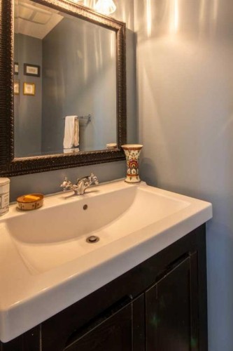 203 Clover Way, Carstairs, AB - Indoor Photo Showing Bathroom