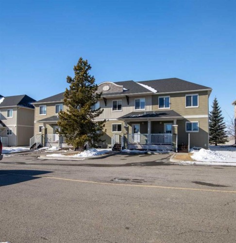 203 Clover Way, Carstairs, AB - Outdoor With Facade
