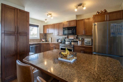 203 Clover Way, Carstairs, AB - Indoor Photo Showing Kitchen