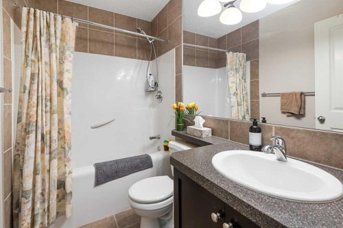 79 Pantego Way Nw, Calgary, AB - Indoor Photo Showing Bathroom
