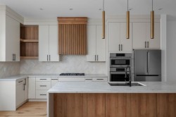 2229 36 Street SW Calgary, AB T3E 2Z3