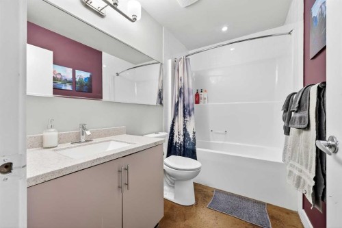 2111-135 13 Avenue Sw, Calgary, AB - Indoor Photo Showing Bathroom