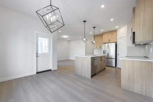 122 Sandpiper Bend, Chestermere, AB - Indoor Photo Showing Kitchen