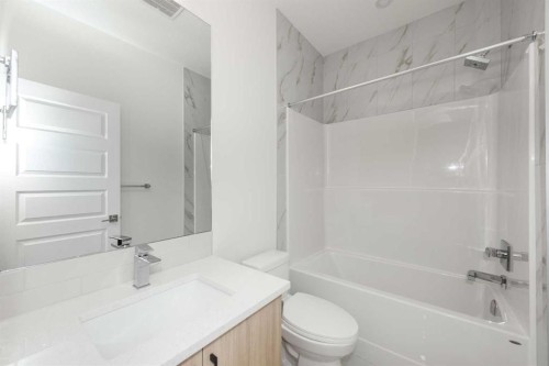 122 Sandpiper Bend, Chestermere, AB - Indoor Photo Showing Bathroom