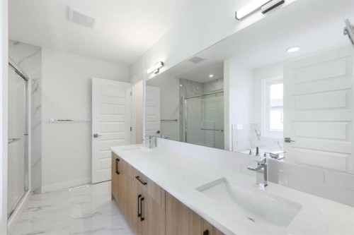 122 Sandpiper Bend, Chestermere, AB - Indoor Photo Showing Bathroom