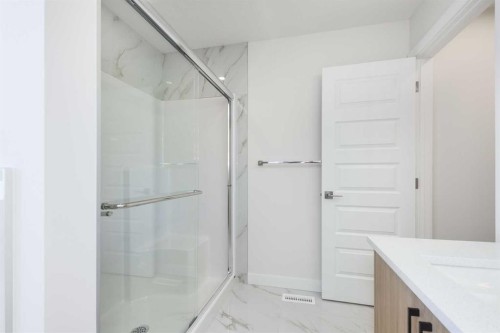 122 Sandpiper Bend, Chestermere, AB - Indoor Photo Showing Bathroom