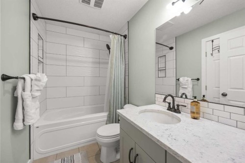 117 Citadel Bluff Close Nw, Calgary, AB - Indoor Photo Showing Bathroom