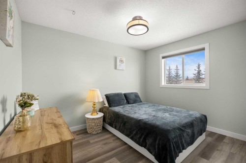 117 Citadel Bluff Close Nw, Calgary, AB - Indoor Photo Showing Bedroom
