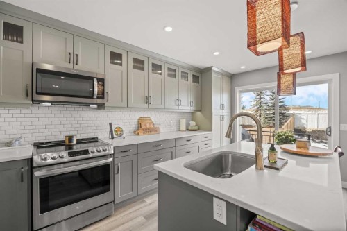 117 Citadel Bluff Close Nw, Calgary, AB - Indoor Photo Showing Kitchen With Upgraded Kitchen