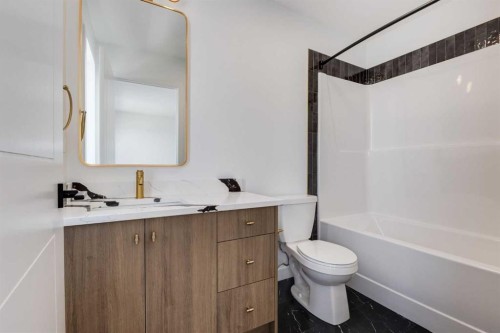 90 Agate Road, Cochrane, AB - Indoor Photo Showing Bathroom