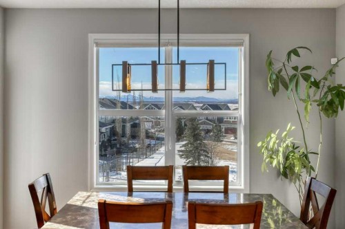 128 Sunset Park, Cochrane, AB - Indoor Photo Showing Dining Room
