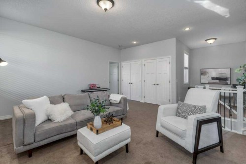 128 Sunset Park, Cochrane, AB - Indoor Photo Showing Living Room