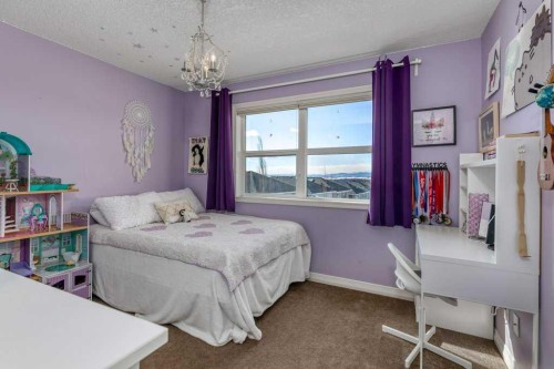 128 Sunset Park, Cochrane, AB - Indoor Photo Showing Bedroom