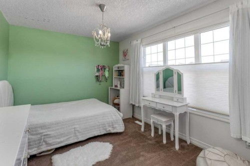128 Sunset Park, Cochrane, AB - Indoor Photo Showing Bedroom